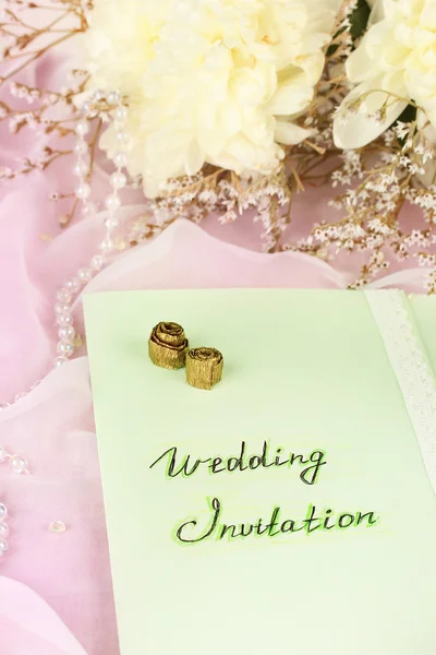 Wedding invitations on decorated table close-up — Stock Photo, Image