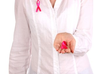 pembe kurdele üzerine beyaz izole elinde olan kadın