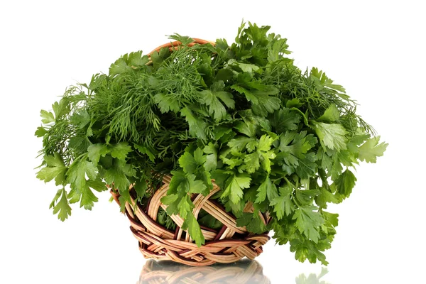 Panier en bois avec persil et aneth isolé sur blanc — Photo