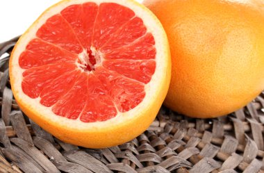 hasır mat beyaz izole olgun greyfurt yarısı