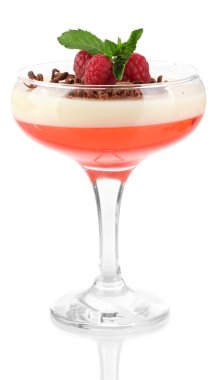 çikolata ve beyaz izole cam ahududu meyve jöle