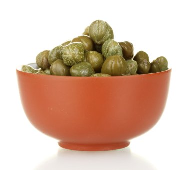 Beyaz arka plan üzerinde izole ceramical kabın içinde yeşil Kapari