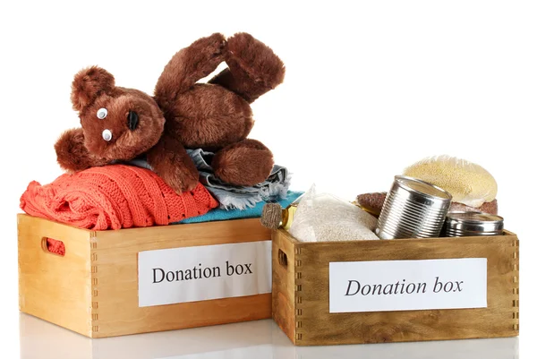 Cajas de donación con ropa y alimentos aislados en blanco —  Fotos de Stock