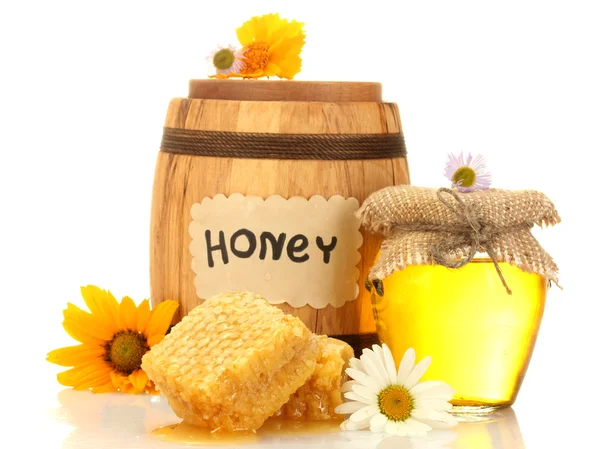 Miel dulce en tarro y barril con panal, rociador de madera y flores i —  Fotos de Stock