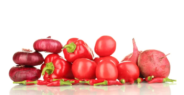 Свіжі червоні овочі ізольовані на білому — стокове фото