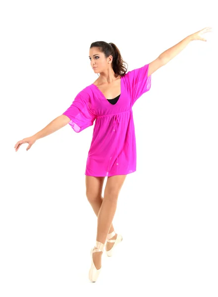 美丽年轻芭蕾舞女演员穿着粉色衣服上白色隔离 — 图库照片
