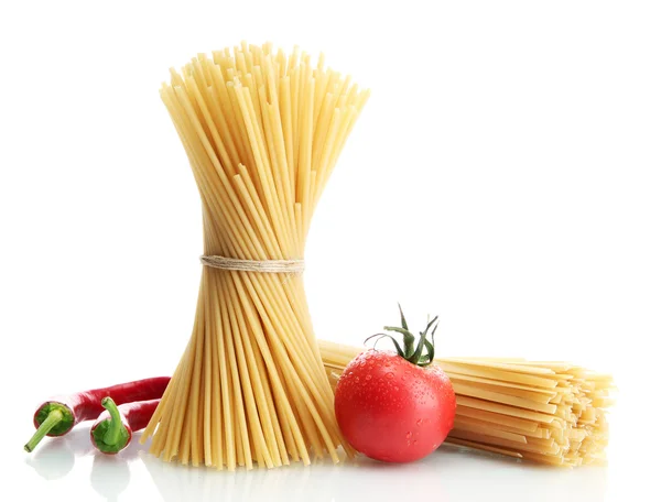 Pasta spaghetti, tomatoes and peppers, isolated on white — Stock Photo, Image