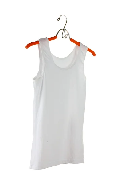 Biały t-shirt kobiety na wieszaku na białym tle — Zdjęcie stockowe