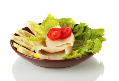 haşlanmış sebzeler üzerinde beyaz izole plaka üzerinde mürekkep