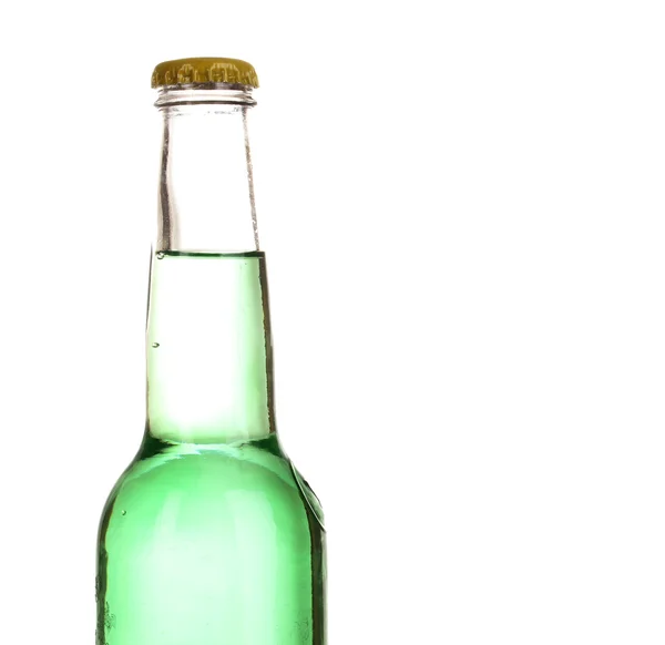 Leckeres grünes Getränk in Flasche isoliert auf weiß — Stockfoto