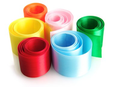 beyaz izole parlak ipek kurdeleler