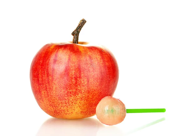 Snoep op smaak gebracht met apple en apple geïsoleerd op wit — Stockfoto