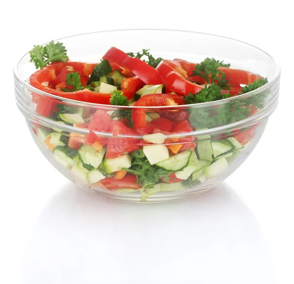 Salată proaspătă izolată pe alb — Fotografie, imagine de stoc