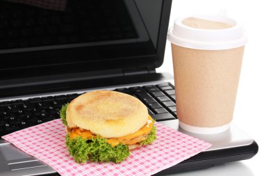 iş yerinde laptop yanında, yemek