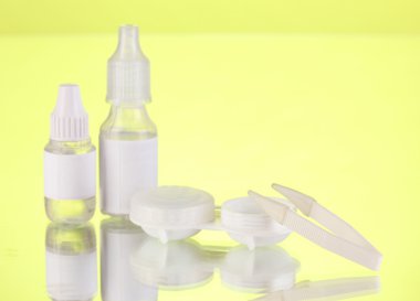 damla ve yeşil renkli lensler