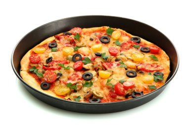 lezzetli deniz ürünleri üzerine beyaz izole tavada pizza