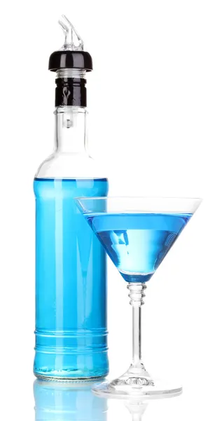 Leckeren blauen Cocktail isoliert auf weiß — Stockfoto