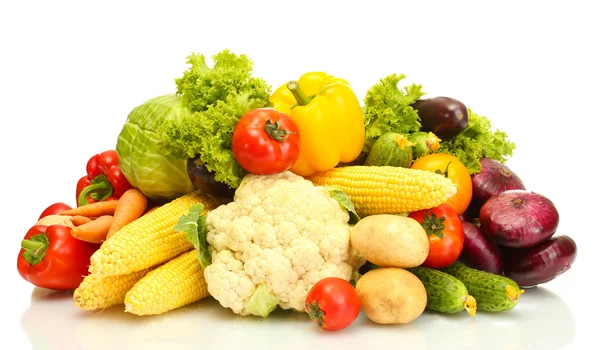 Verduras frescas aisladas en blanco — Foto de Stock