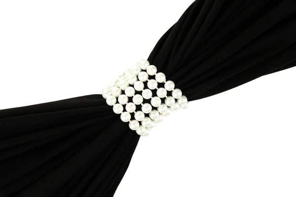 Tissu noir noué avec des perles isolées sur blanc — Photo