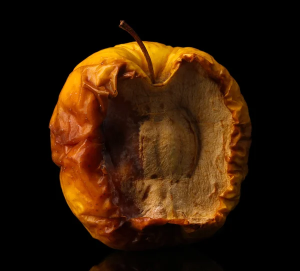 Manzana amarilla mohosa como concepto de problemas de la piel, aislada en negro —  Fotos de Stock