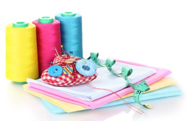 dikiş aksesuarları ve kumaş üzerine beyaz izole