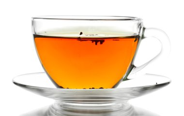 Beyaz üzerine izole edilmiş bir fincan çay