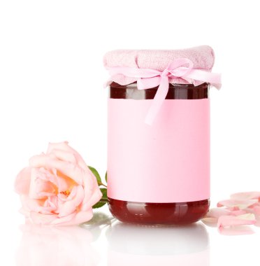 Gül reçeli ve üzerinde beyaz izole çiçek ile jar