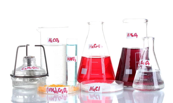 Tubos de ensayo con diversos ácidos y productos químicos aislados en blanco —  Fotos de Stock