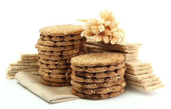 Smakelijke knäckebröd en oren, geïsoleerd op wit — Stockfoto