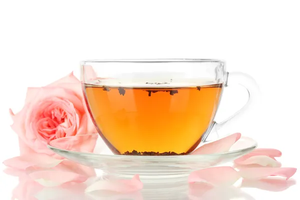 Tasse Tee mit Rose isoliert auf weiß — Stockfoto