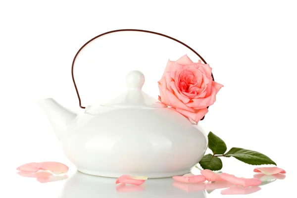 Teiera di tè con rosa isolata su bianco — Foto Stock