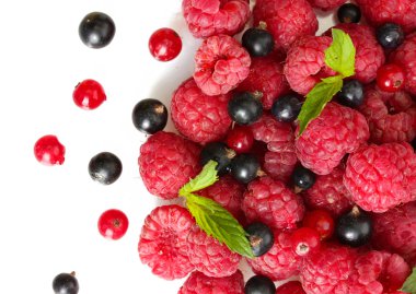 nane, üzerinde beyaz izole ile olgun çilek