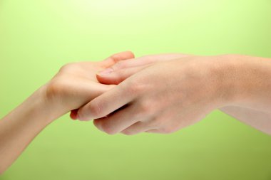 yeşil zemin üzerine el Masaj