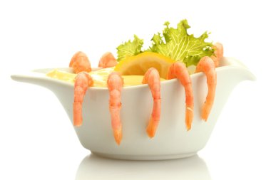 beyaz izole limon sos, marul yaprağı ile haşlanmış karides