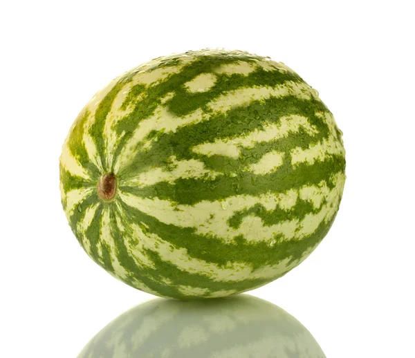 Reife Wassermelone isoliert auf weiß — Stockfoto