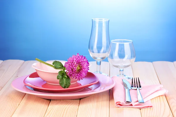 Table setting on bright background close-up — Stock Photo, Image