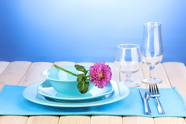 Table setting on bright background close-up — Stockfoto