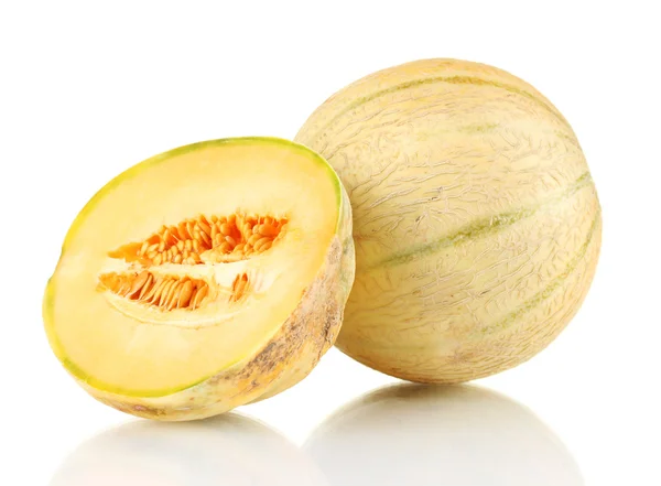 Geschnittene Melone isoliert auf weiß — Stockfoto