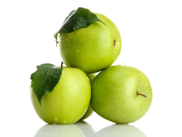 Ripe green apples with leaves isolated on white — Stock Photo, Image