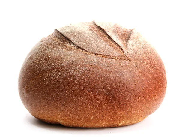 Chutný žitný chléb, izolovaný na bílém — Stock fotografie