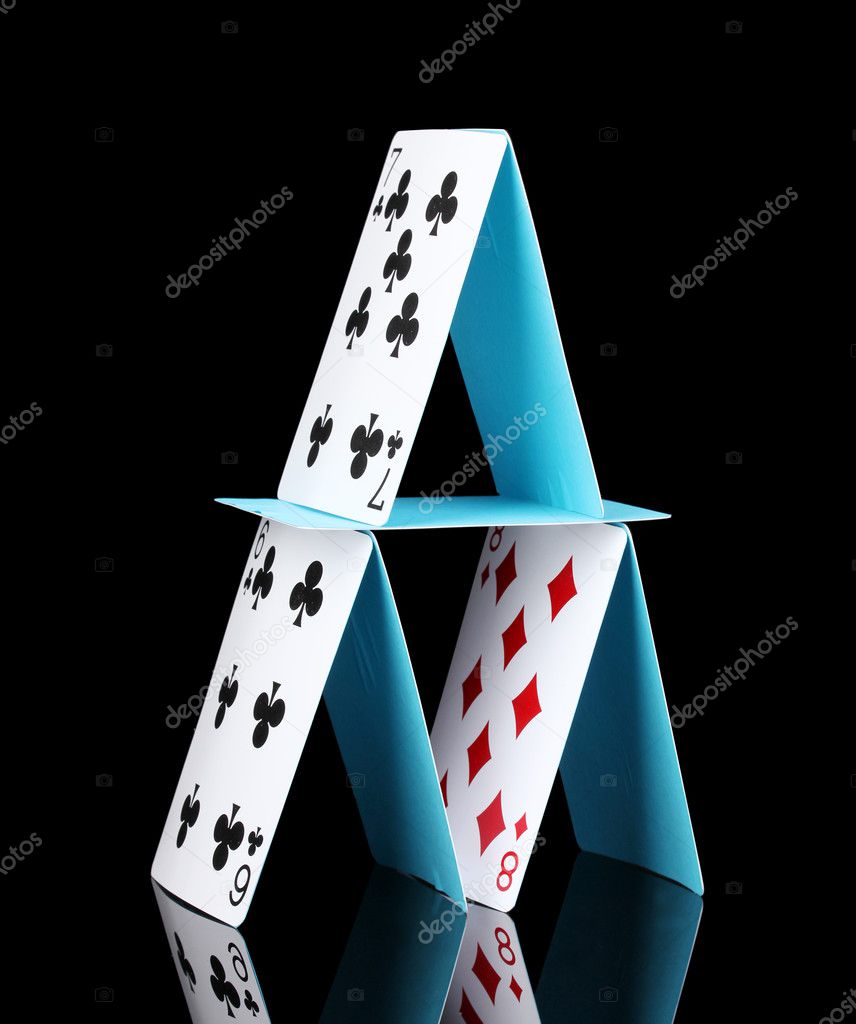 Kartenhaus isoliert auf schwarz — Stockfoto © belchonock #13210296