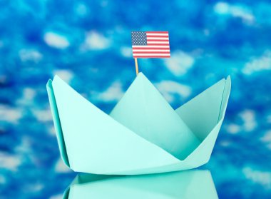 Amerikan bayrağı, mavi arka plan ile gemi. Kolomb Günü.