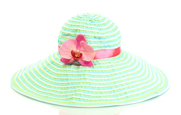 Hermoso sombrero de mujer de verano aislado sobre fondo blanco — Foto de Stock