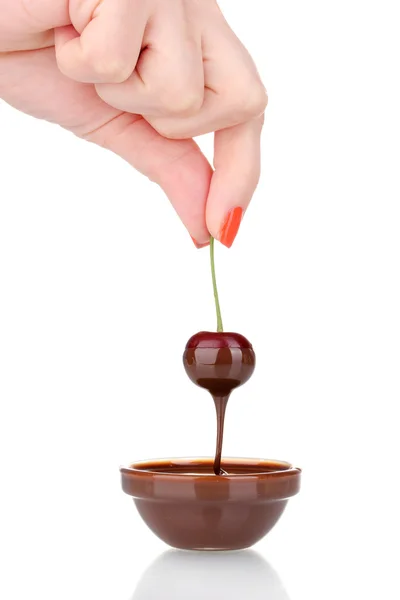 Cereja mão segurando em chocolate isolado em branco — Fotografia de Stock