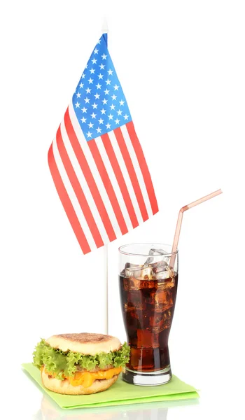 Smaczne kanapki i cola z amerykańską flagę, na białym tle — Zdjęcie stockowe