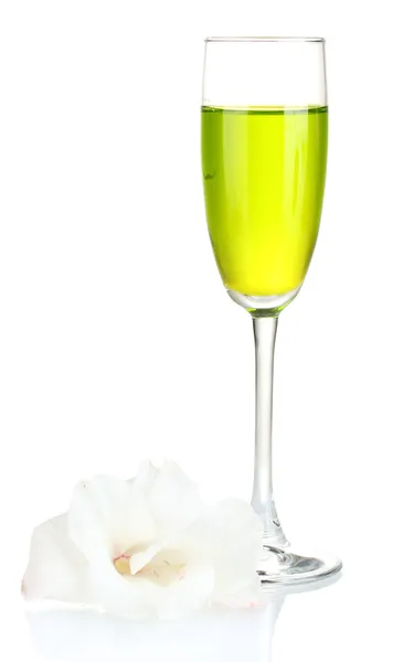 玻璃隔离在白色的鸡尾酒和唐菖蒲芽 — 图库照片