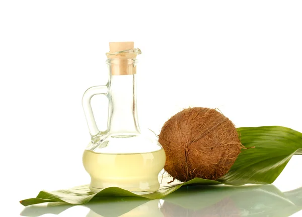Karaff med kokosolja och kokos isolerad på vit — Stockfoto