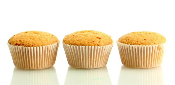 Bolos de muffin saborosos, isolados em branco — Fotografia de Stock