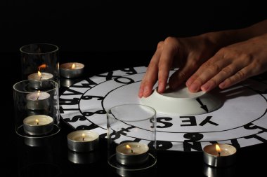 mum ışığında yakın çekim tarafından spiritualistic seans