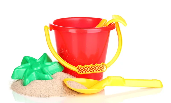 Strandspielzeug für Kinder und Sand isoliert auf weißem Grund — Stockfoto